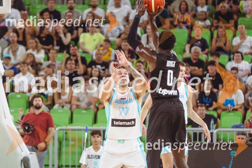  Luka  Dončić, košarkarSlovenija : Nemčija, Košarka