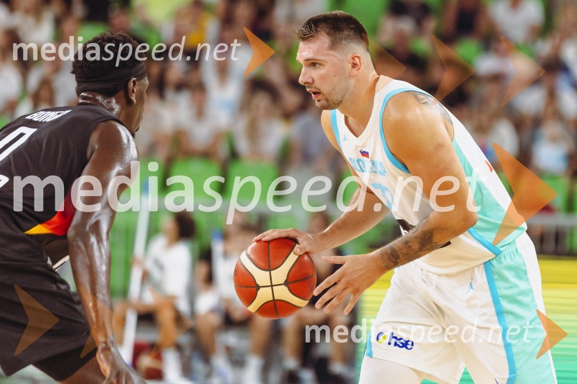  Luka  Dončić, košarkarSlovenija : Nemčija, Košarka