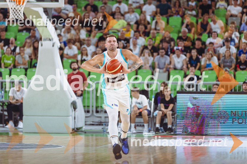  Luka  Dončić, košarkarSlovenija : Nemčija, Košarka