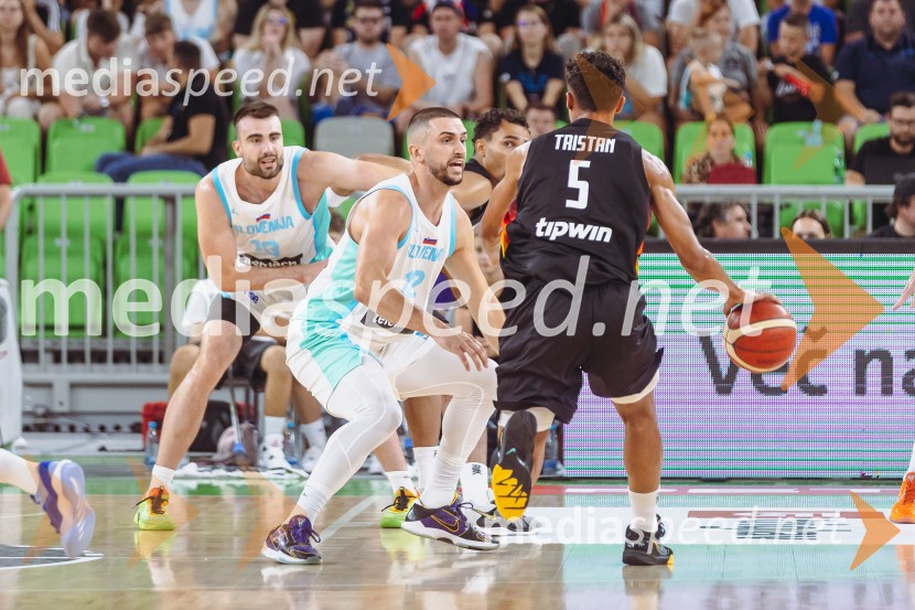  Robert Jurković, košarkar;  Rok Radović, košarkarSlovenija : Nemčija, Košarka