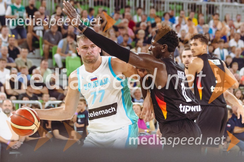  Luka  Dončić, košarkar;  ... Slovenija : Nemčija, Košarka