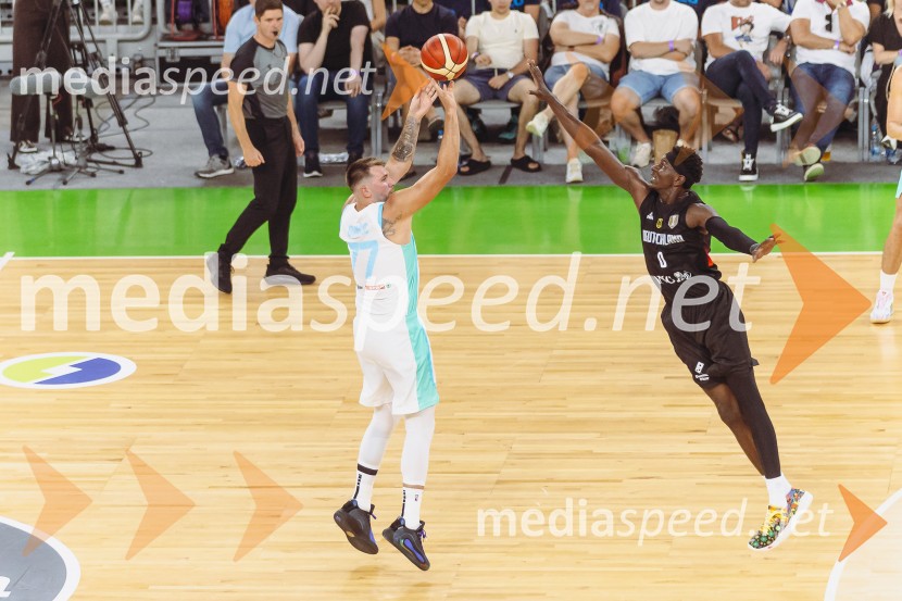  Luka  Dončić, košarkar;  ... Slovenija : Nemčija, Košarka