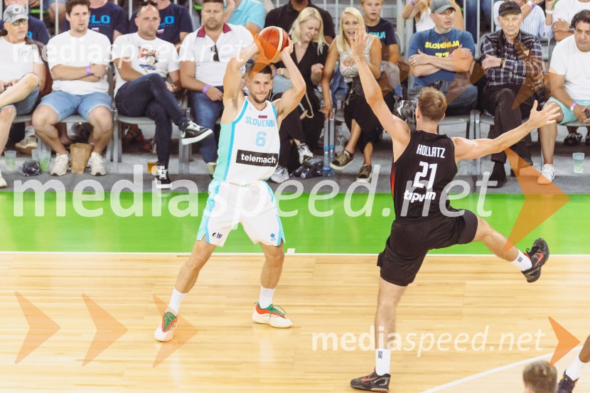  Aleksej  Nikolić, košarkar;  ... Slovenija : Nemčija, Košarka