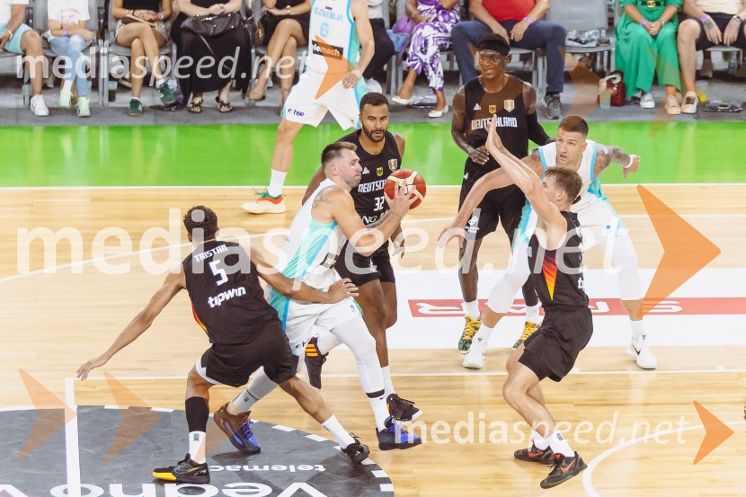 Slovenija : Nemčija, Košarka