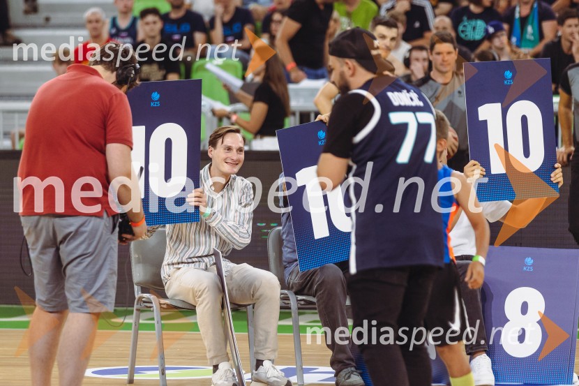  Domen Prevc, smučarski skakalecSlovenija : Nemčija, Košarka