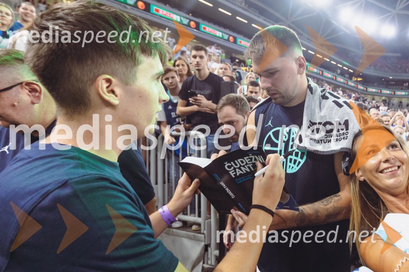  Luka  Dončić, košarkarSlovenija : Nemčija, Košarka