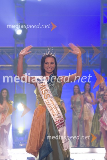  Mirela  Korać, manekenka, Miss Universe Slovenije 2009Kdo vse je nosil lento Miss Universe?
