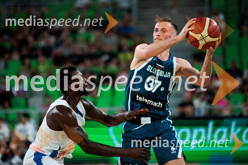  ... ;  Leon Stergar, košarkarPrva zmaga Slovenije: Dončić blestel proti Veliki Britaniji