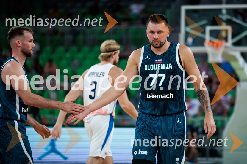  Leon Stergar, košarkar;  Luka  Dončić, košarkarPrva zmaga Slovenije: Dončić blestel proti Veliki Britaniji