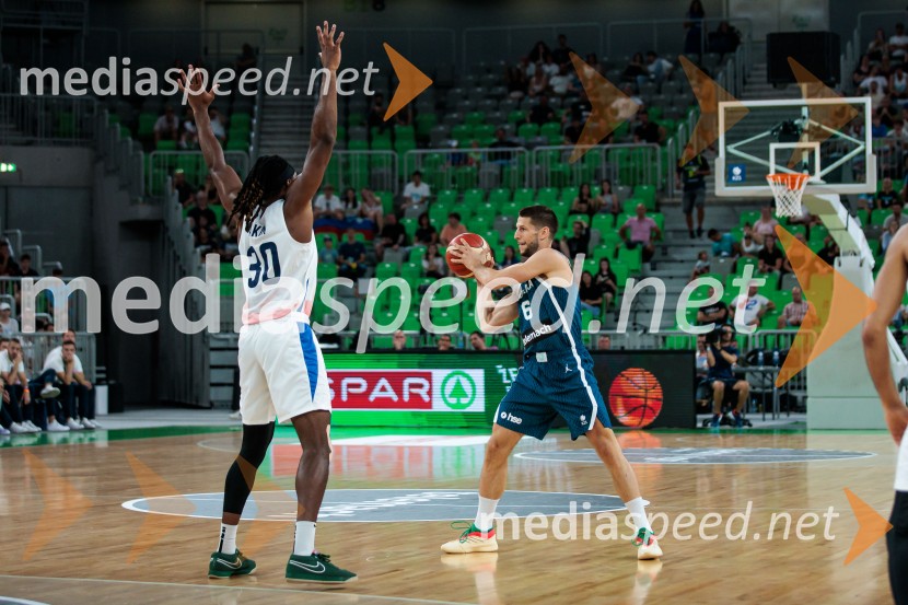  ... ;  Aleksej  Nikolić, košarkarPrva zmaga Slovenije: Dončić blestel proti Veliki Britaniji