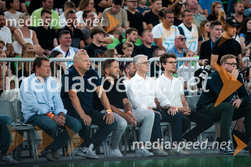  ... ;  Matej Erjavec, predsednik, Košarkarska Zveza Slovenije;  Klemen Boštjančič, minister za finance;  Franjo Bobinac, predsednik, Olimpijski komite Slovenije;  ... Prva zmaga Slovenije: Dončić blestel proti Veliki Britaniji