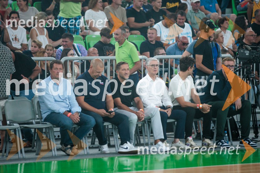  ... ;  Matej Erjavec, predsednik, Košarkarska Zveza Slovenije;  Klemen Boštjančič, minister za finance;  Franjo Bobinac, predsednik, Olimpijski komite SlovenijePrva zmaga Slovenije: Dončić blestel proti Veliki Britaniji