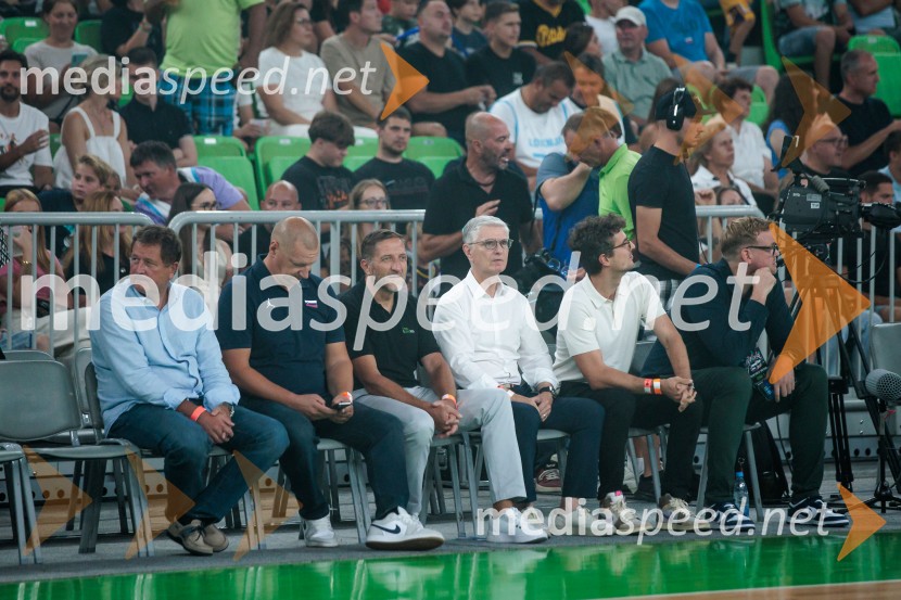  ... ;  Matej Erjavec, predsednik, Košarkarska Zveza Slovenije;  Klemen Boštjančič, minister za finance;  Franjo Bobinac, predsednik, Olimpijski komite SlovenijePrva zmaga Slovenije: Dončić blestel proti Veliki Britaniji