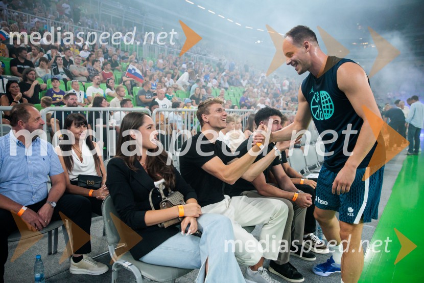  Aneja Einfalt;  Tijan Marovt, smučar;  ... Prva zmaga Slovenije: Dončić blestel proti Veliki Britaniji