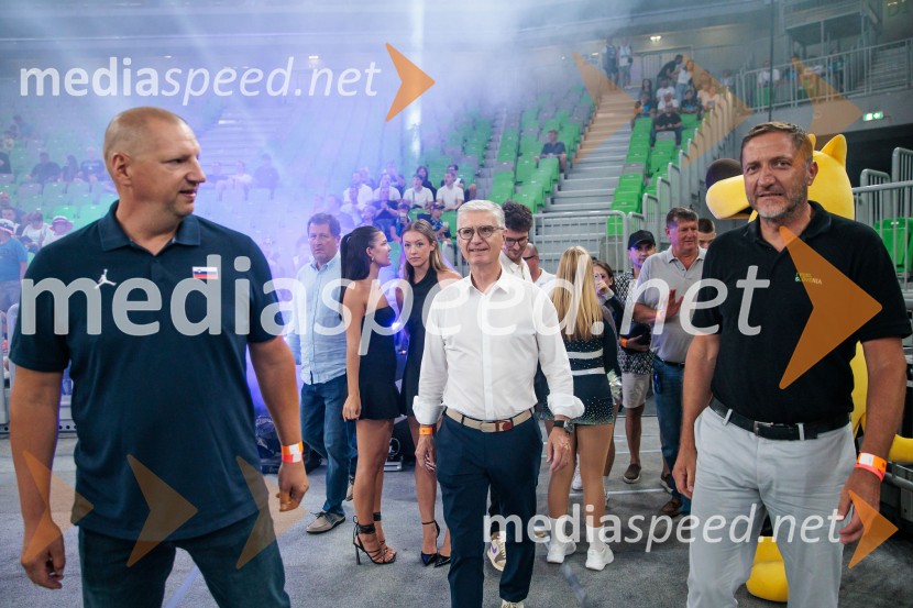  Matej Erjavec, predsednik, Košarkarska Zveza Slovenije;  Franjo Bobinac, predsednik, Olimpijski komite Slovenije;  Klemen Boštjančič, minister za financePrva zmaga Slovenije: Dončić blestel proti Veliki Britaniji