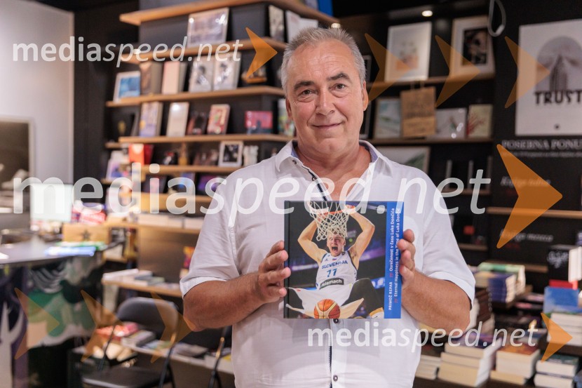  Primož Repar, pesnik in pisateljNovinarska konferenca ob izidu knjige 77: Osrečenost v času Luke Dončića