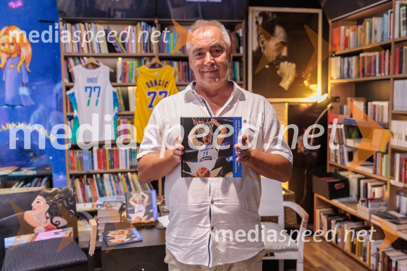  Primož Repar, pesnik in pisateljNovinarska konferenca ob izidu knjige 77: Osrečenost v času Luke Dončića