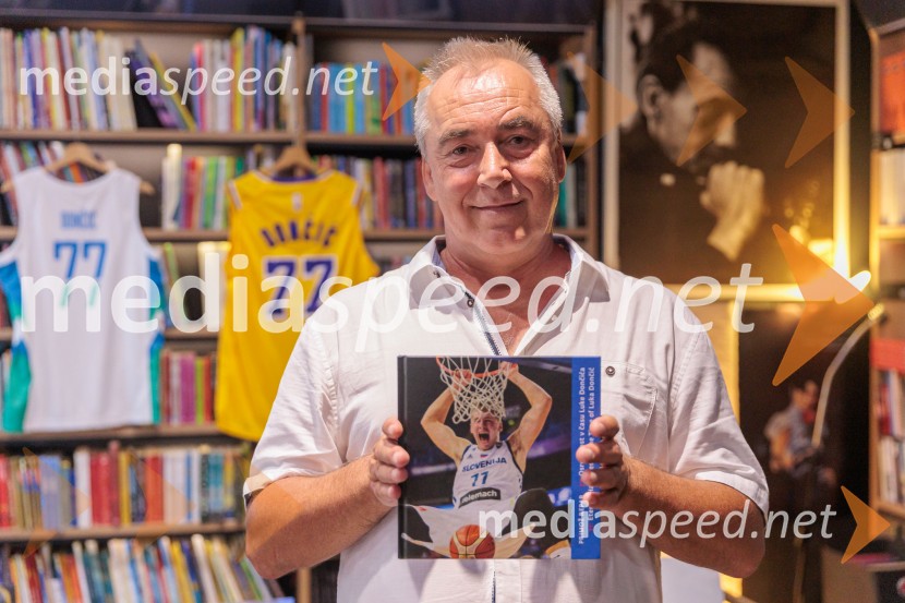  Primož Repar, pesnik in pisateljNovinarska konferenca ob izidu knjige 77: Osrečenost v času Luke Dončića