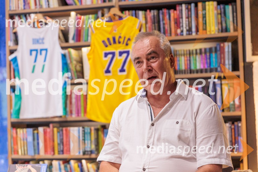  Primož Repar, pesnik in pisateljNovinarska konferenca ob izidu knjige 77: Osrečenost v času Luke Dončića