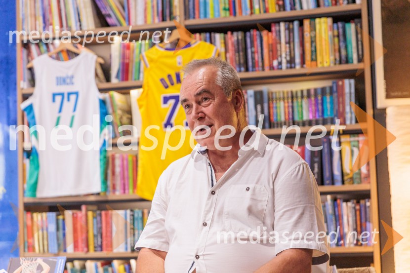  Primož Repar, pesnik in pisateljNovinarska konferenca ob izidu knjige 77: Osrečenost v času Luke Dončića