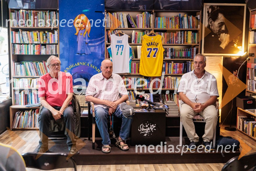  Sergio Tavčar, novinar;  Ivo Daneu,  nekdanji košarkar;  Primož Repar, pesnik in pisateljNovinarska konferenca ob izidu knjige 77: Osrečenost v času Luke Dončića