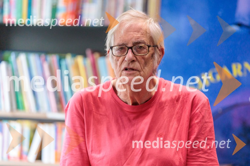  Sergio Tavčar, novinarNovinarska konferenca ob izidu knjige 77: Osrečenost v času Luke Dončića