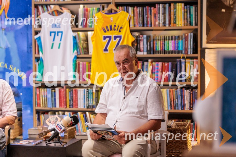  Primož Repar, pesnik in pisateljNovinarska konferenca ob izidu knjige 77: Osrečenost v času Luke Dončića