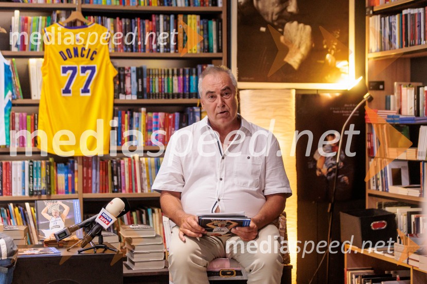  Primož Repar, pesnik in pisateljNovinarska konferenca ob izidu knjige 77: Osrečenost v času Luke Dončića