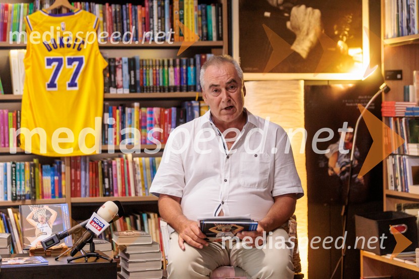  Primož Repar, pesnik in pisateljNovinarska konferenca ob izidu knjige 77: Osrečenost v času Luke Dončića