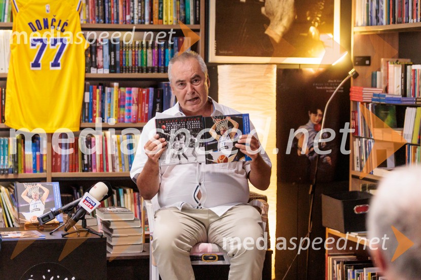  Primož Repar, pesnik in pisateljNovinarska konferenca ob izidu knjige 77: Osrečenost v času Luke Dončića