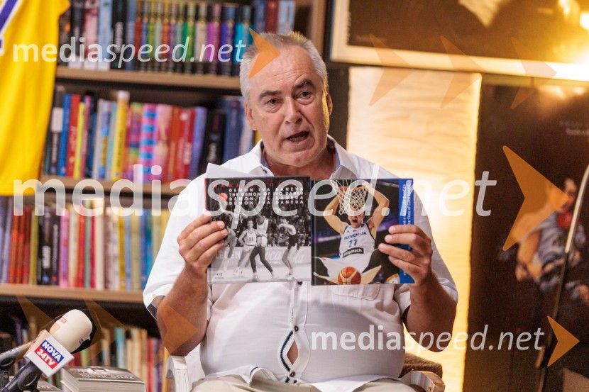  Primož Repar, pesnik in pisateljNovinarska konferenca ob izidu knjige 77: Osrečenost v času Luke Dončića