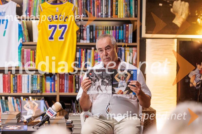  Primož Repar, pesnik in pisateljNovinarska konferenca ob izidu knjige 77: Osrečenost v času Luke Dončića