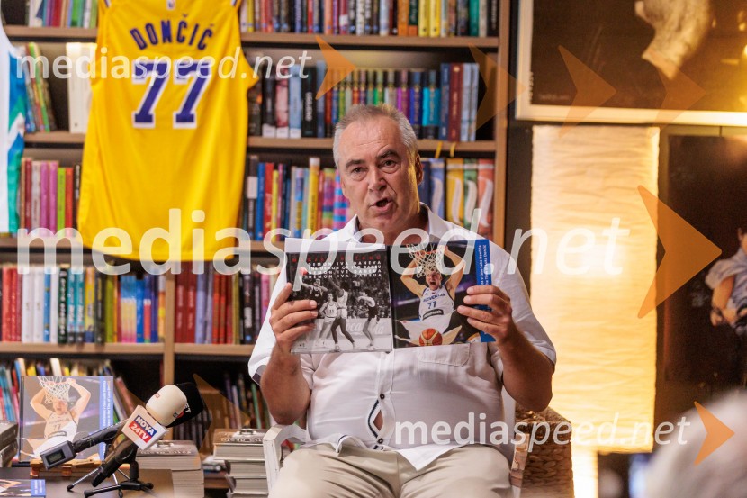  Primož Repar, pesnik in pisateljNovinarska konferenca ob izidu knjige 77: Osrečenost v času Luke Dončića