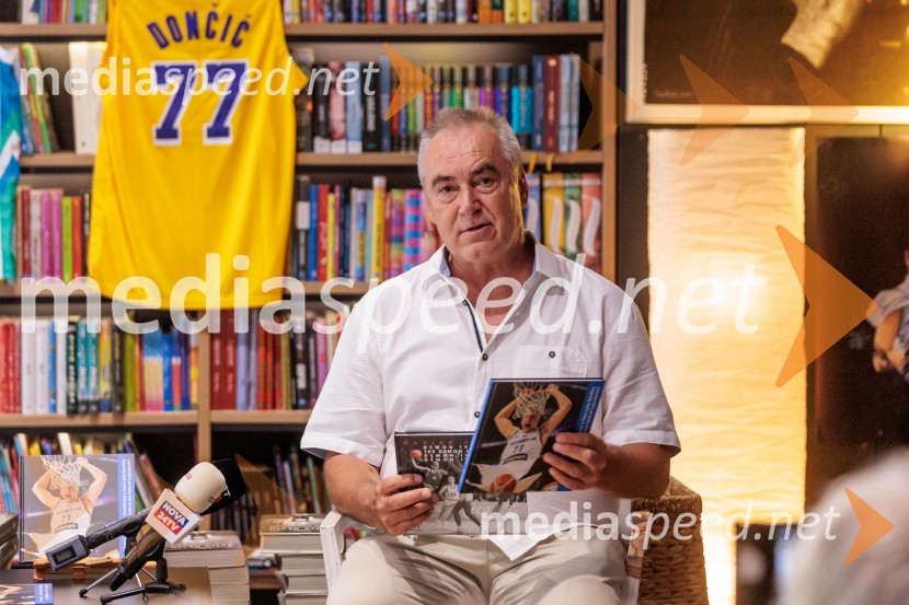  Primož Repar, pesnik in pisateljNovinarska konferenca ob izidu knjige 77: Osrečenost v času Luke Dončića