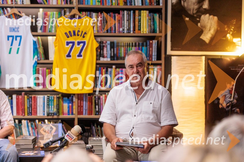  Primož Repar, pesnik in pisateljNovinarska konferenca ob izidu knjige 77: Osrečenost v času Luke Dončića