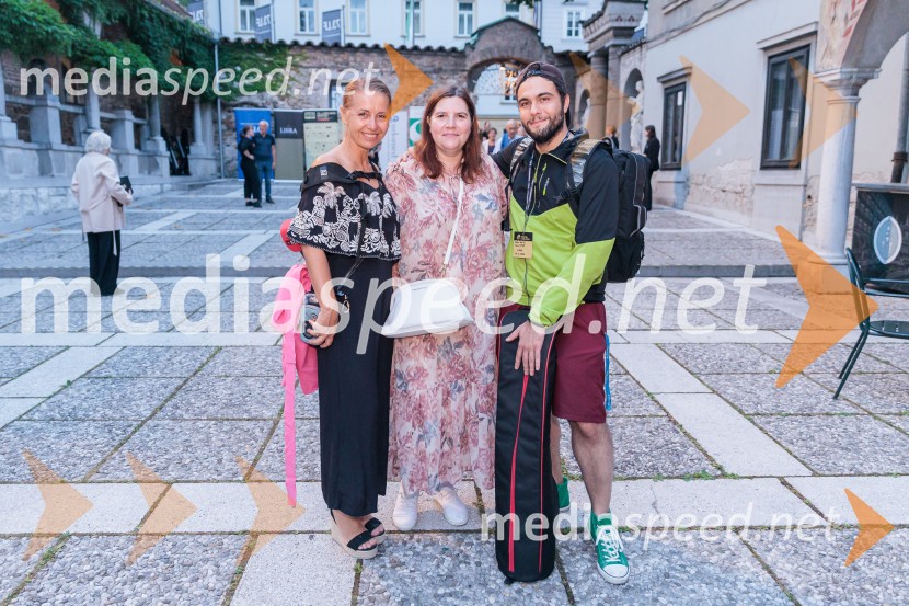  Darja Štravs Tisu, radijska voditeljica, glasbenica in fotografinja;  Teja Pelko, novinarka;  ... Rade Šerbedžija: Moj klobuk ima 3 luknje, Ljubljana Festival