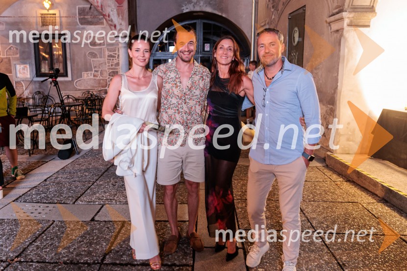  Eva Pavli, pevka;  Gašper Pavli, režiser, Sport Media Focus;  ... ;  ... Rade Šerbedžija: Moj klobuk ima 3 luknje, Ljubljana Festival