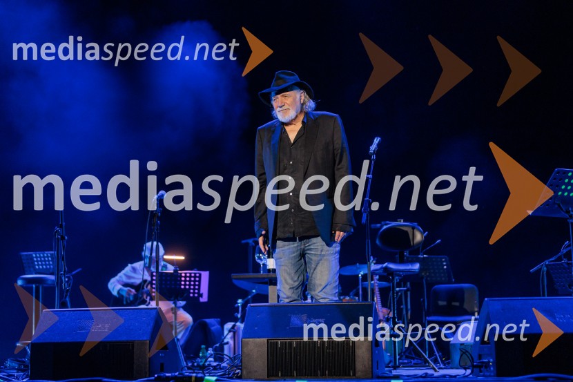  Rade Šerbedžija, igralec, režiser in glasbenikRade Šerbedžija: Moj klobuk ima 3 luknje, Ljubljana Festival