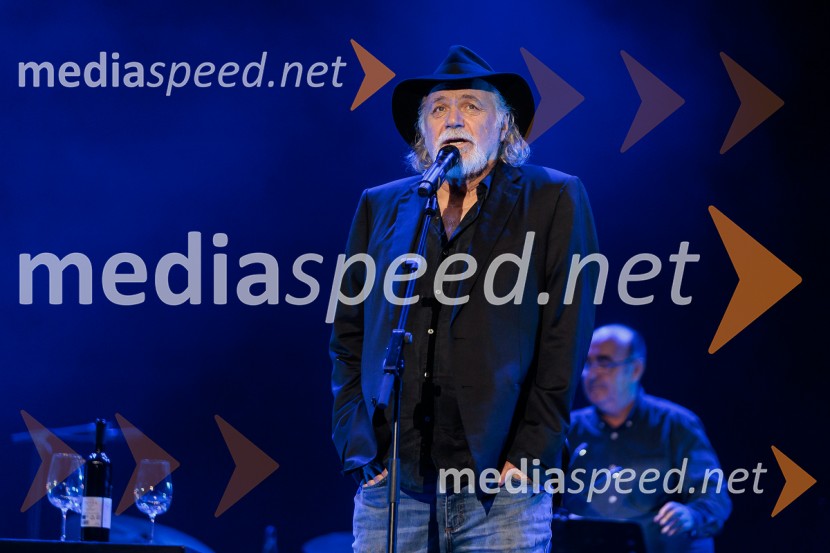  Rade Šerbedžija, igralec, režiser in glasbenikRade Šerbedžija: Moj klobuk ima 3 luknje, Ljubljana Festival