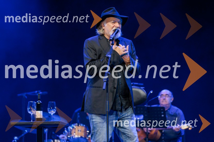  Rade Šerbedžija, igralec, glasbenikRade Šerbedžija: Moj klobuk ima 3 luknje, Ljubljana Festival