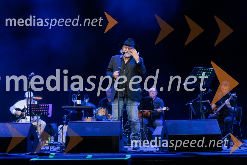  Rade Šerbedžija, igralec, glasbenikRade Šerbedžija: Moj klobuk ima 3 luknje, Ljubljana Festival