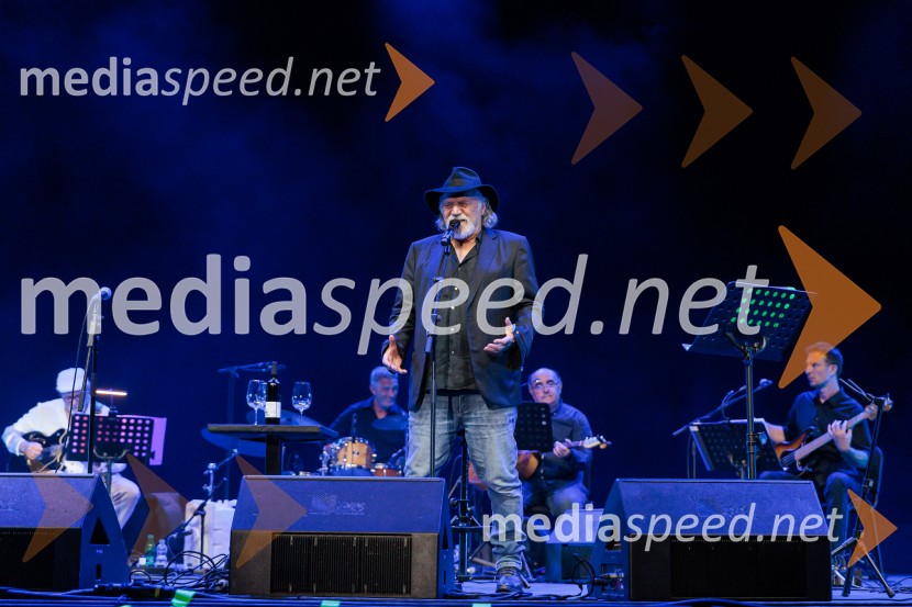  Rade Šerbedžija, igralec, glasbenikRade Šerbedžija: Moj klobuk ima 3 luknje, Ljubljana Festival