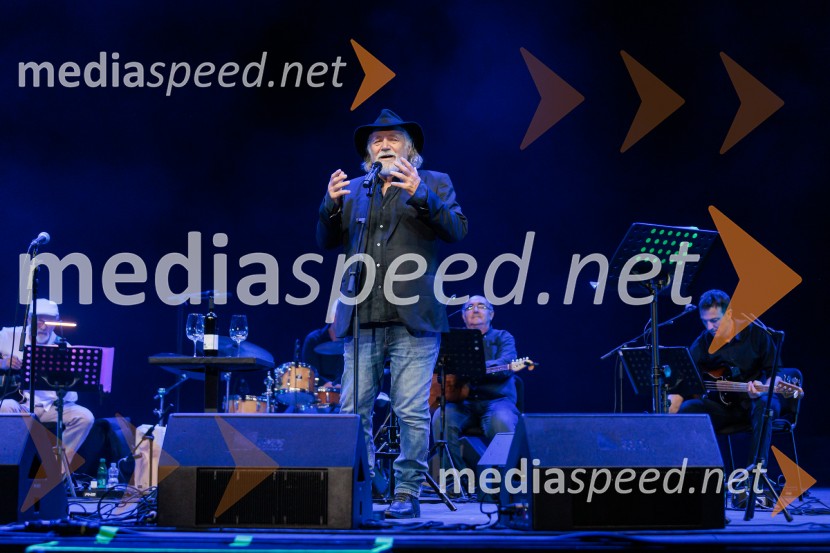  Rade Šerbedžija, igralec, glasbenikRade Šerbedžija: Moj klobuk ima 3 luknje, Ljubljana Festival