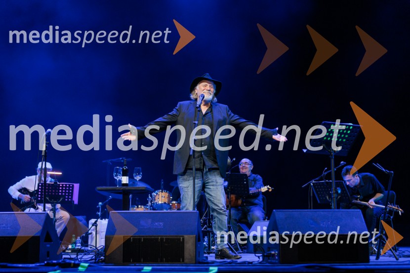  Rade Šerbedžija, igralec, glasbenikRade Šerbedžija: Moj klobuk ima 3 luknje, Ljubljana Festival