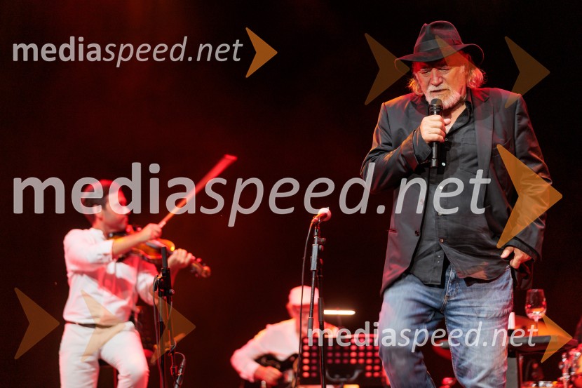  Rade Šerbedžija, igralec, glasbenikRade Šerbedžija: Moj klobuk ima 3 luknje, Ljubljana Festival