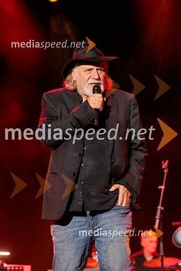  Rade Šerbedžija, igralec, glasbenikRade Šerbedžija: Moj klobuk ima 3 luknje, Ljubljana Festival