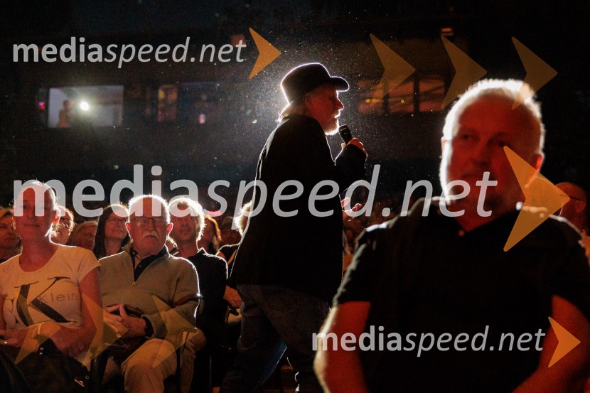  Rade Šerbedžija, igralec, glasbenikRade Šerbedžija: Moj klobuk ima 3 luknje, Ljubljana Festival