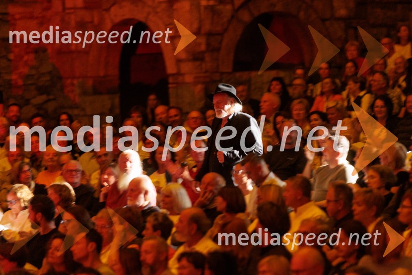  Rade Šerbedžija, igralec, glasbenikRade Šerbedžija: Moj klobuk ima 3 luknje, Ljubljana Festival