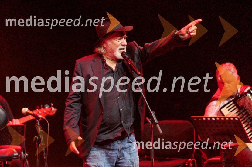  Rade Šerbedžija, igralec, glasbenikRade Šerbedžija: Moj klobuk ima 3 luknje, Ljubljana Festival