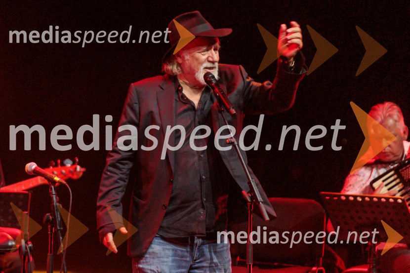  Rade Šerbedžija, igralec, glasbenikRade Šerbedžija: Moj klobuk ima 3 luknje, Ljubljana Festival